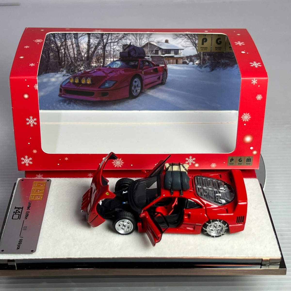 1/64 PGM Ferrari F40 Red Full Open Regular Christmas Winter PGM
