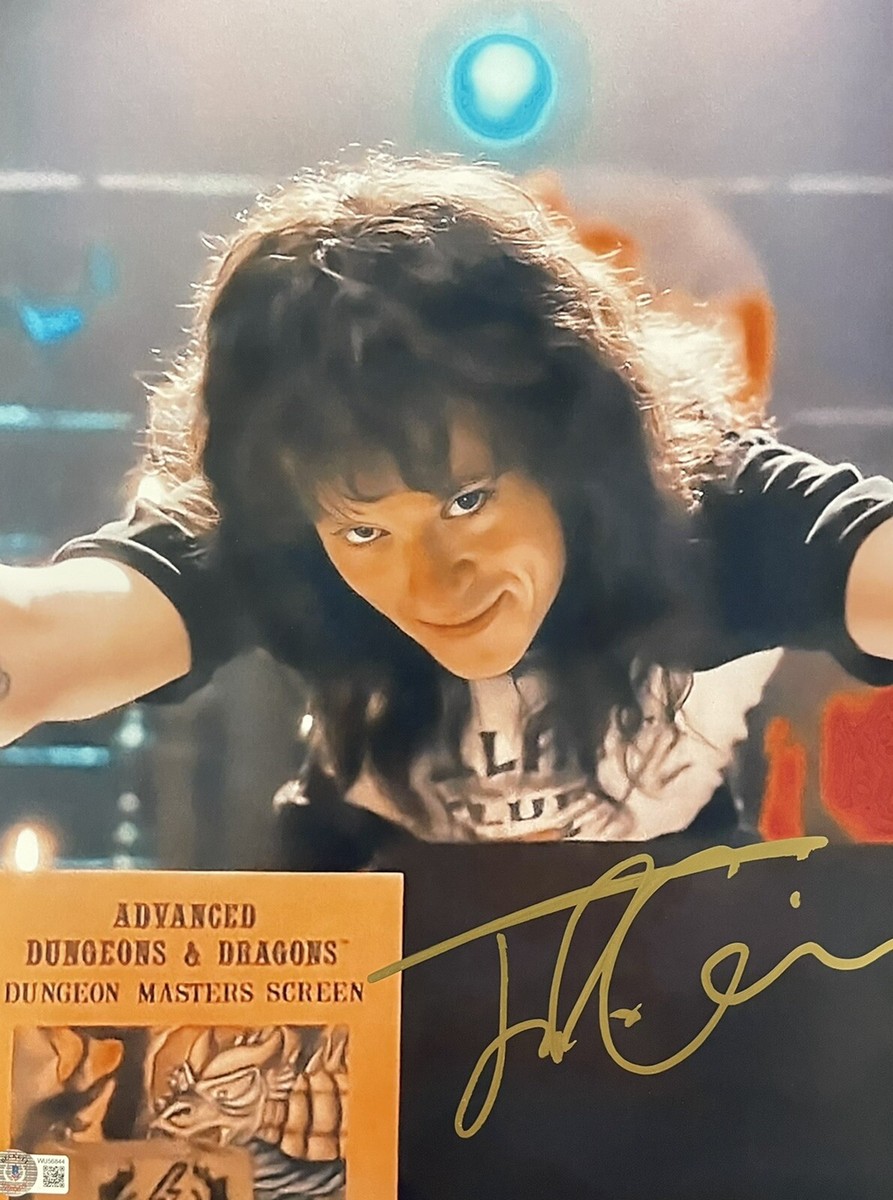 JOSEPH QUINN SIGNED EDDIE 12X18 PHOTO RARE FULL SIGNATURE STRANGER