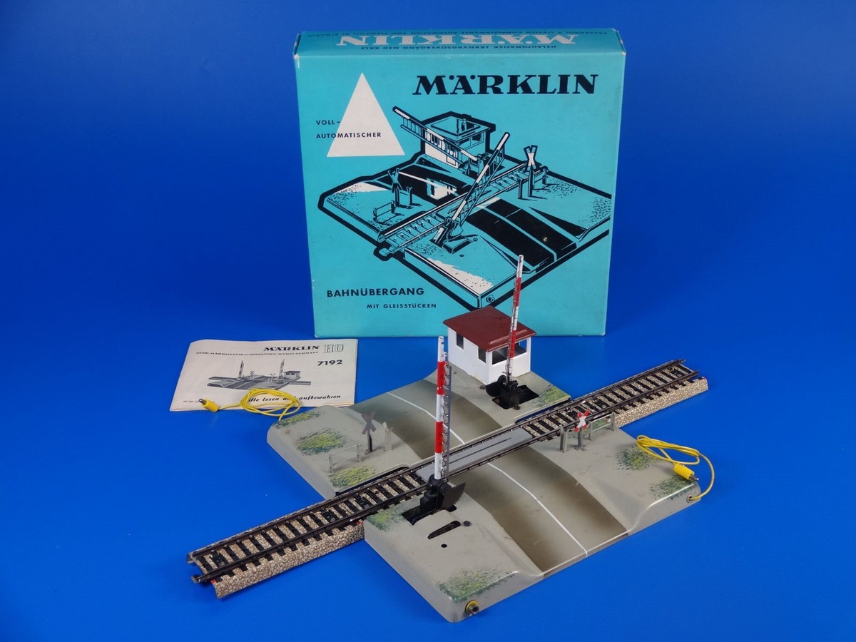 MARKLIN H0 - 7192 - FULLY AUTOMATIC LEVEL CROSSING - M Track (58
