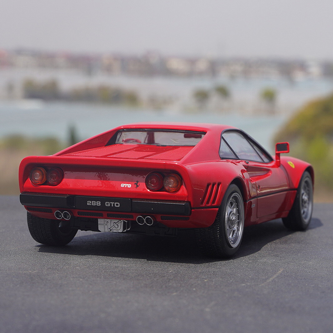1/18 Scale Ferrari 288 GTO 1984 Red Diecast Doors cannot opened