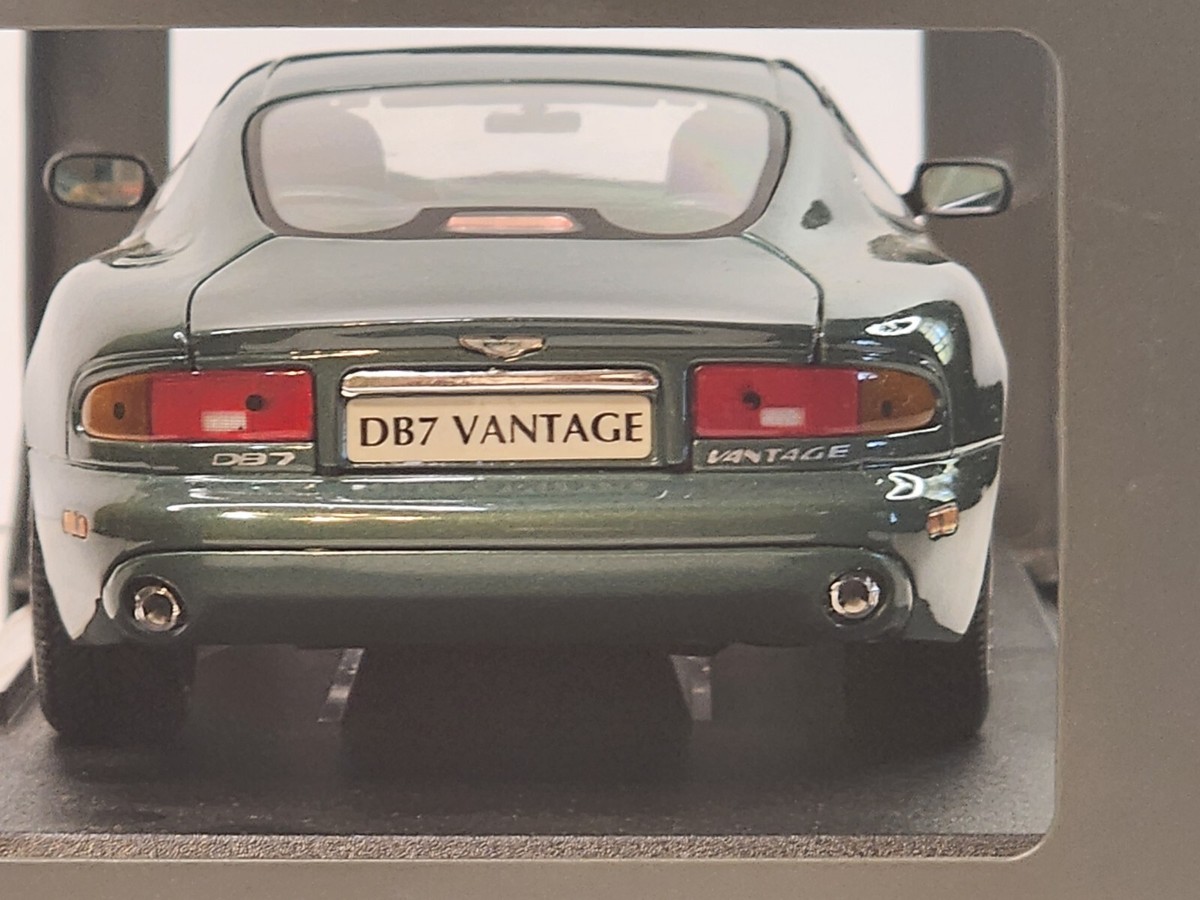 Maisto 1/18 - Aston Martin DB7 Vantage A.M Green Metallic Diecast