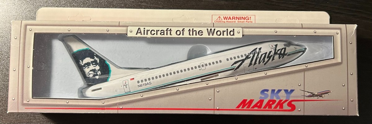 EXTREMELY RARE Alaska Airlines 1:130 737-700 Icicle Livery