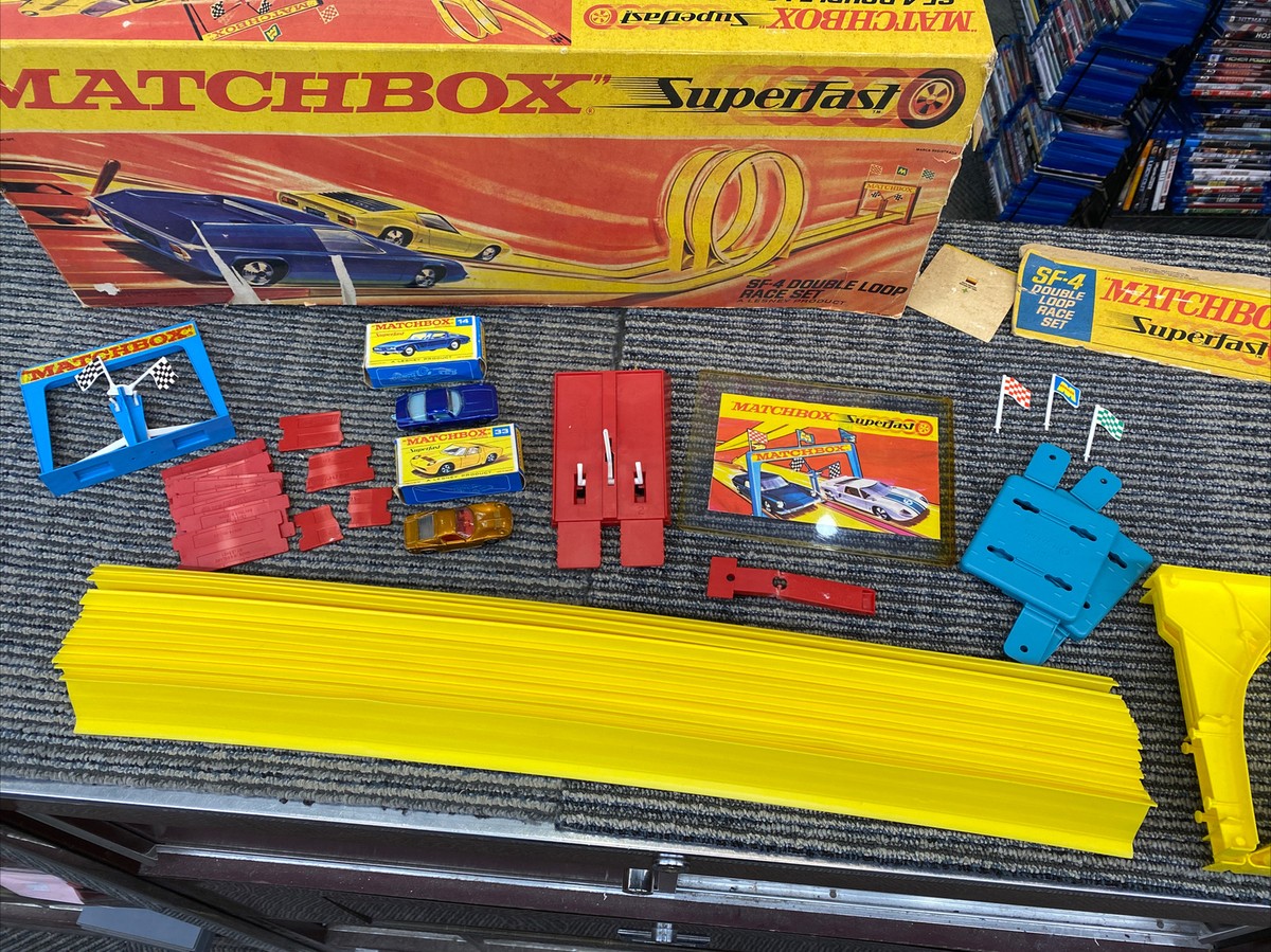 MATCHBOX SUPERFAST SF-4 DOUBLE LOOP RACE SET W/ BOX 33 GOLD