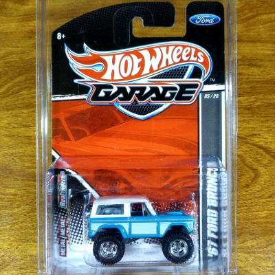 Hot Wheels Garage Ford '67 Ford Bronco Baby Blue Real Riders