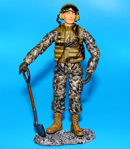 Elite Force 1/18 Scale WWII North American P-51D Mustang Old Crow