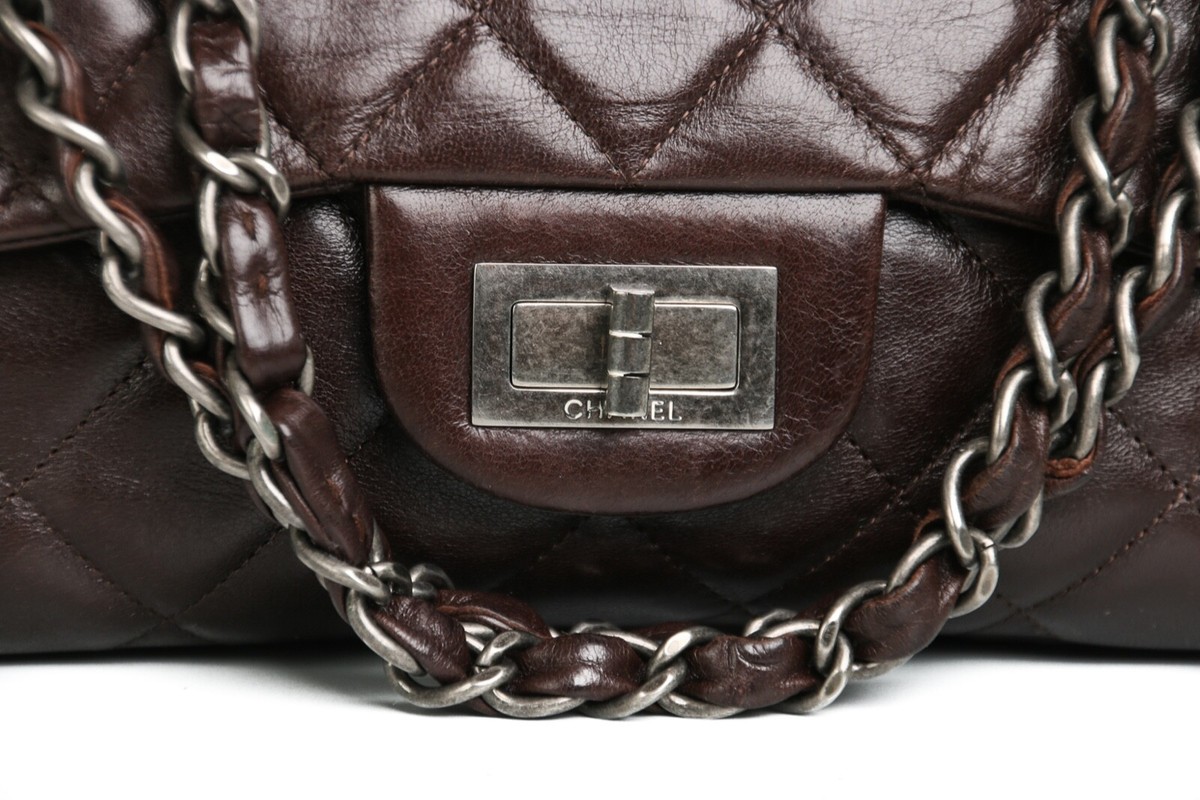 CHANEL AUTHENTIC Washed Lambskin Quilted Jumbo Hybrid 2.55 Reissue