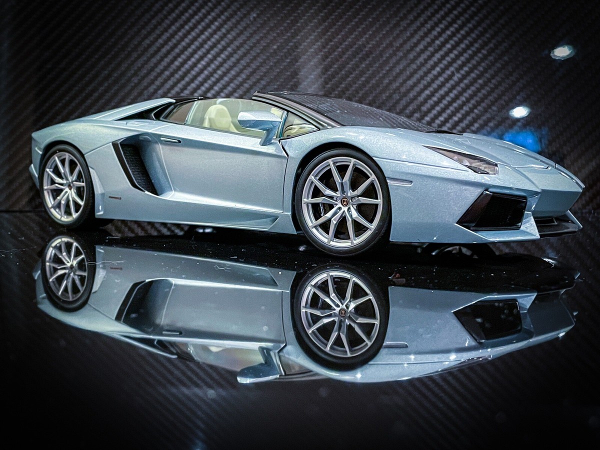 1/18 AutoArt Lamborghini Aventador LP700-4 Roadster Azzuro Thetis