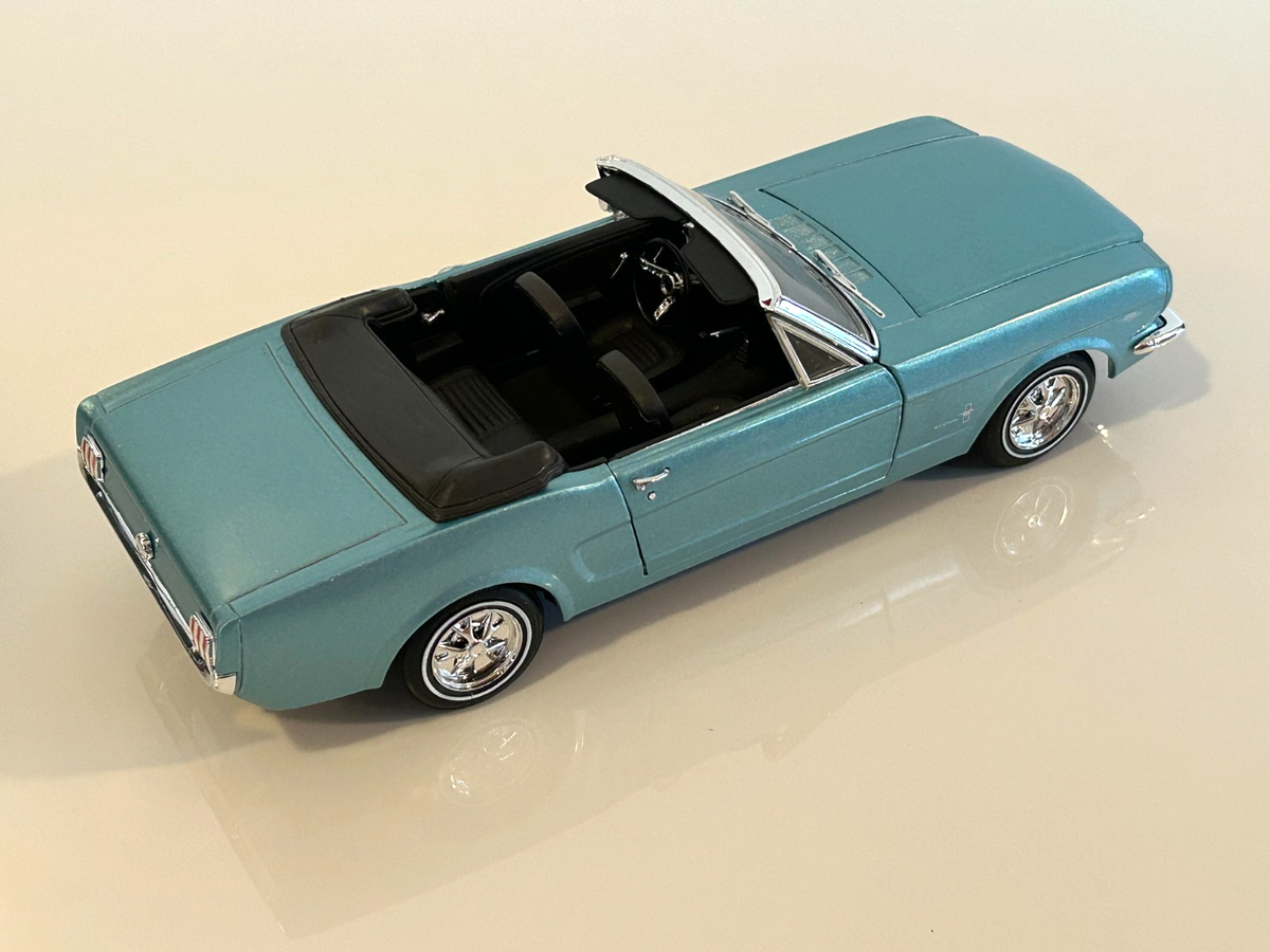 Revell 1965 Ford Mustang Convertible Aqua #8753 Diecast Model Car
