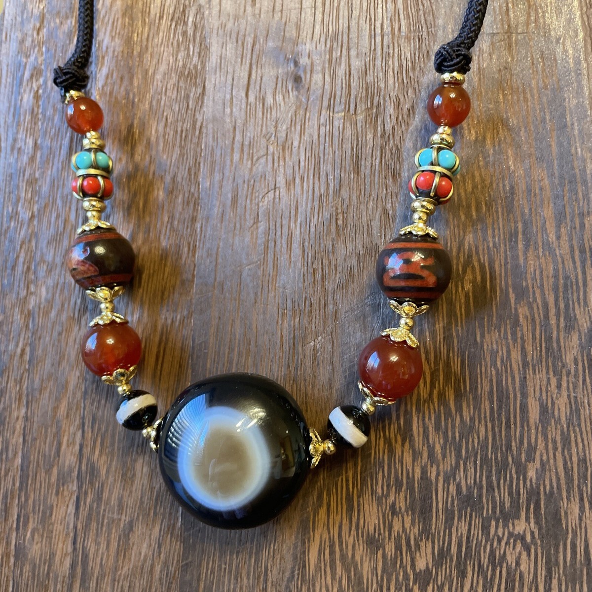 Tibetan DZI Agate Necklace The Sheep Eye Dzi Bead. 羊板眼天珠已