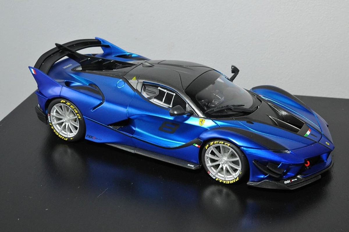 Tomica Presents BBurago Signature Series 1 / 18 FXX-K EVO Special