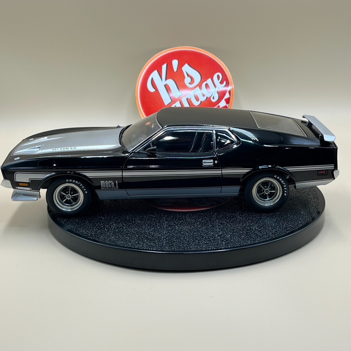 AUTOart 1/18 Ford Mustang MACH I Fastback Black 1971 Millennium