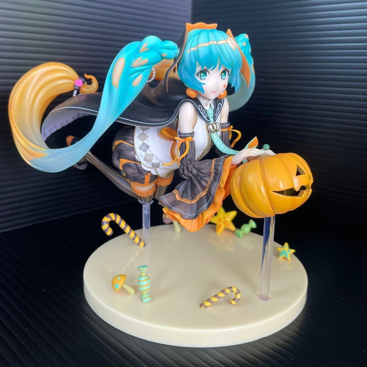 Hatsune Miku TRICK or MIKU Illustration by Hidari Halloween figure