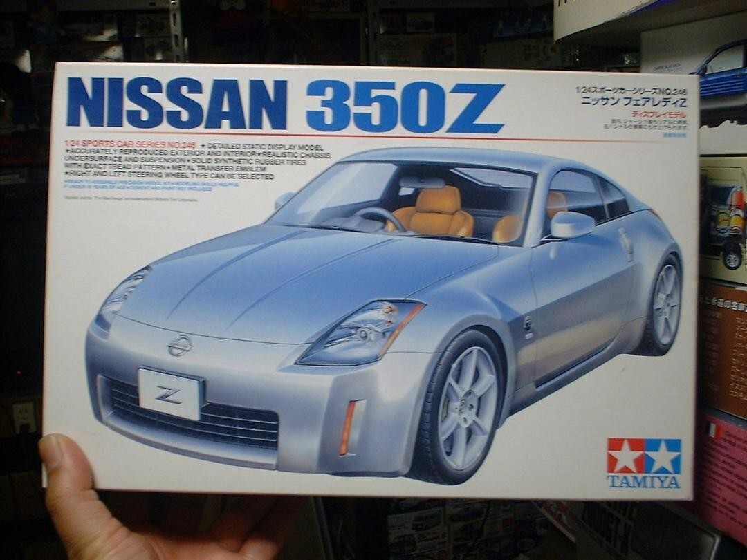 Tamiya 1/24 Nissan 350Z Sports Car Series Plastic Model Kit