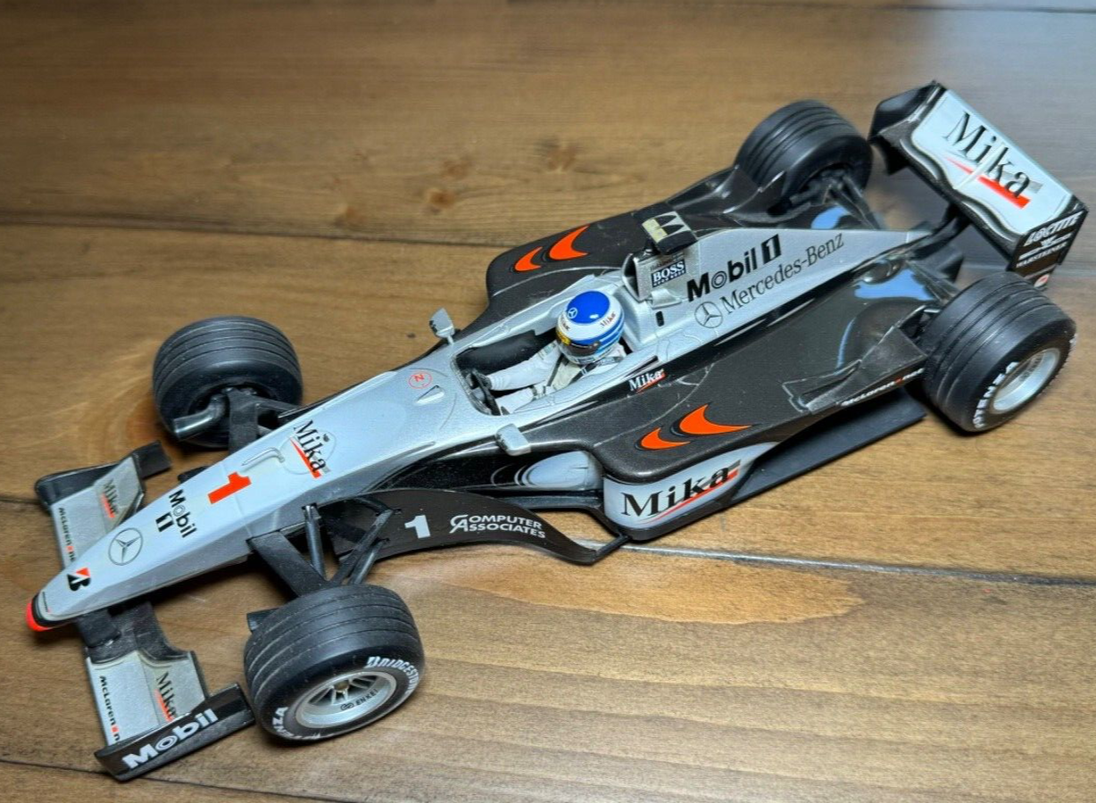 ミニカー Marlboro McLaren Mercedes MP4/10 1/18 ミニカー Marlboro