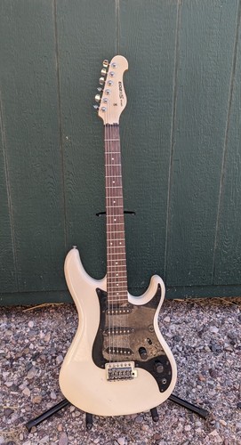 Yamaha Se203 Black/Cream White Strat Style Electric Guitar