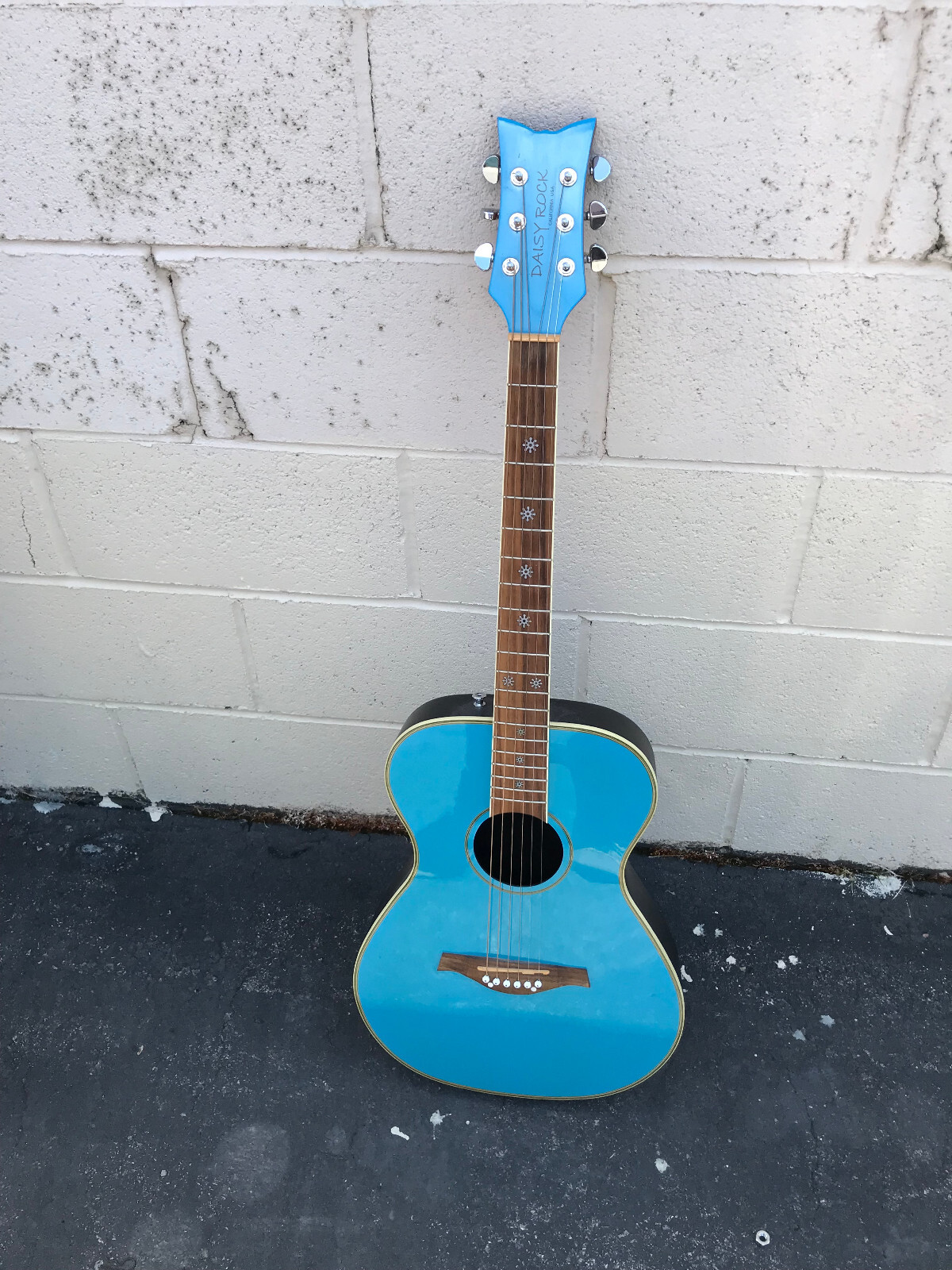 RARE daisy rock Guitar with bag and stand excellent condition drg