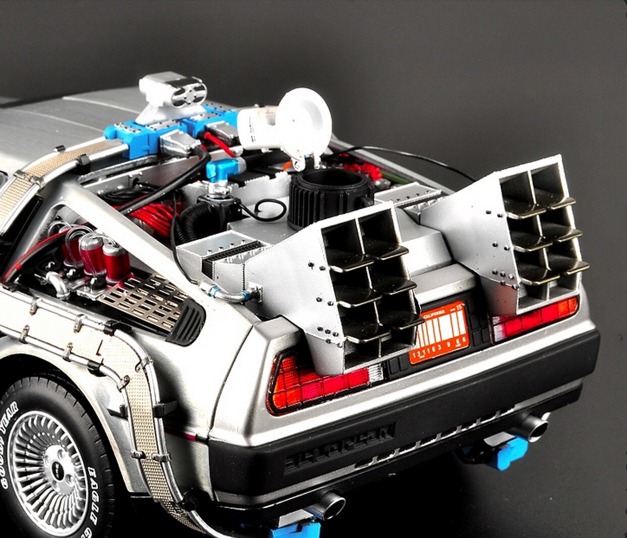 1/18 Scale Back to the Future DeLorean Time Machine Elite Diecast