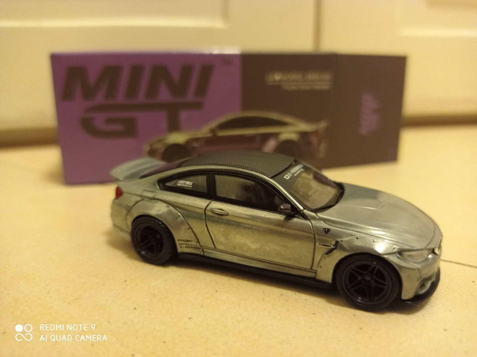 MINI GT 228 chase (opened) LB WORKS BMW M4 Purple-Green Metallic