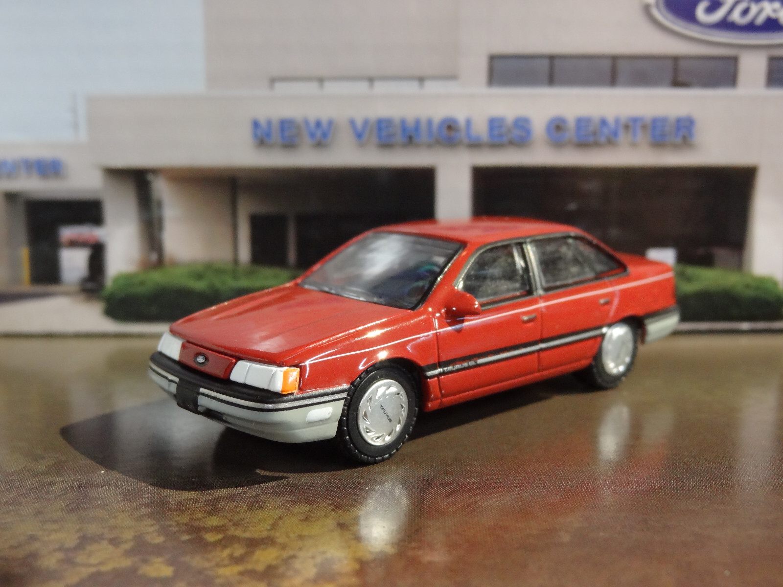 1ST GEN 1986-90 FORD TAURUS GL MID-SIZE SEDAN 1/64 SCALE DIECAST