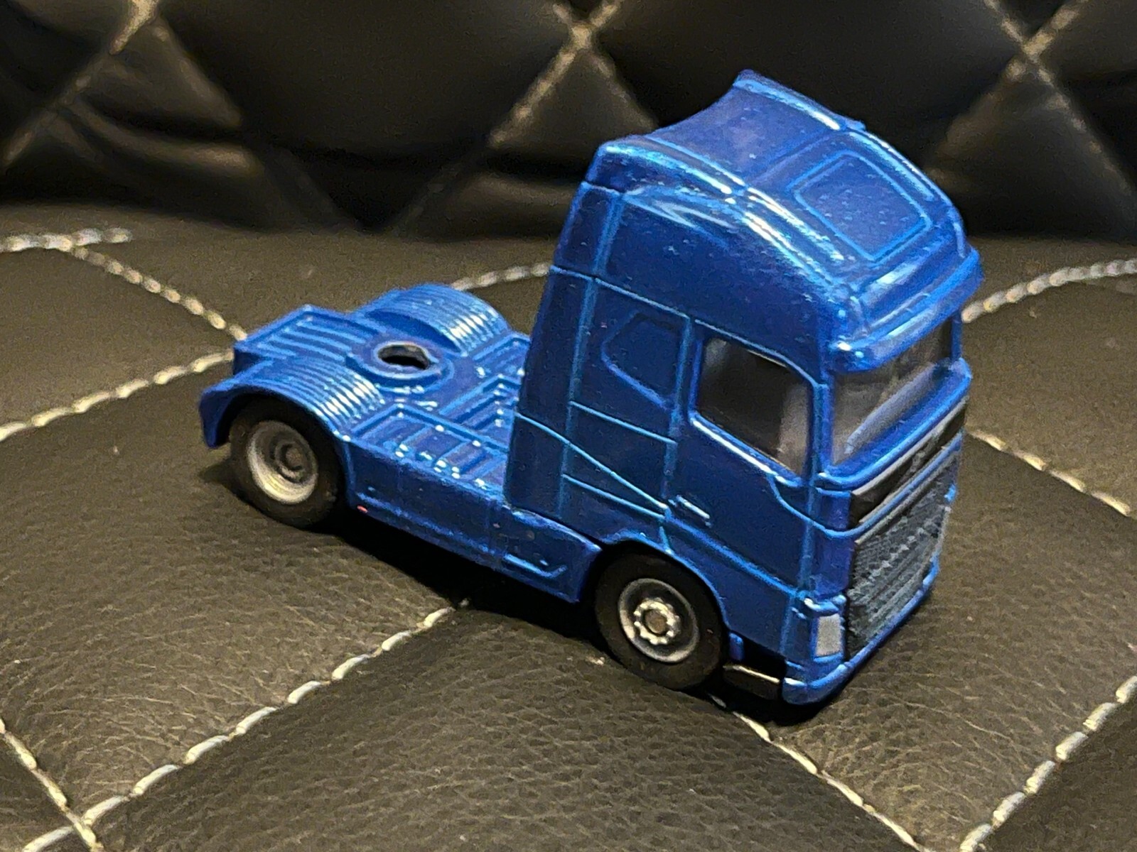 Siku 1659 Volvo Forestry Log Transporter Tractor Trailer Diecast