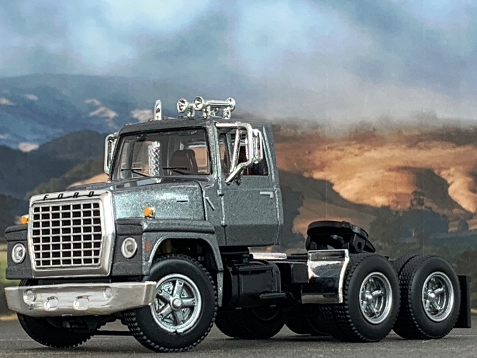 1/64 DCP GUN METAL GRAY FORD LN 9000 DAY CAB | eBay