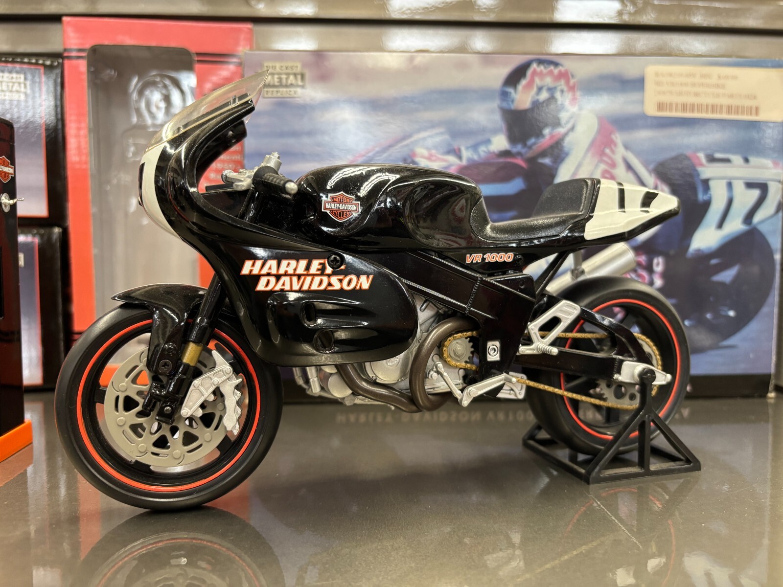 Harley-Davidson Racing VR1000 Die Cast Superbike Replica 1:9