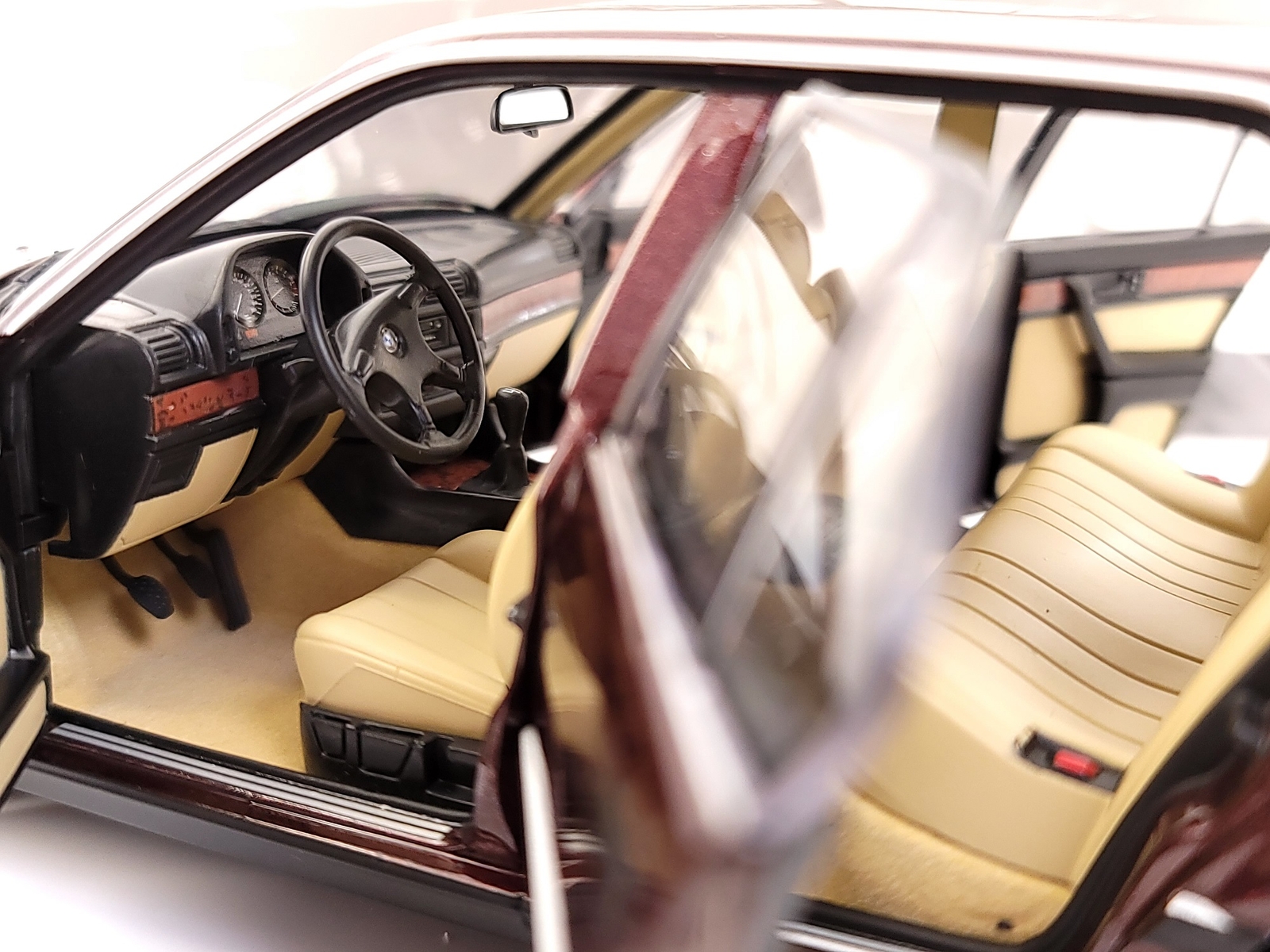 Minichamps 1:18 scale BMW 730i Sedan(E32) 1986(Bordeaux Red Met