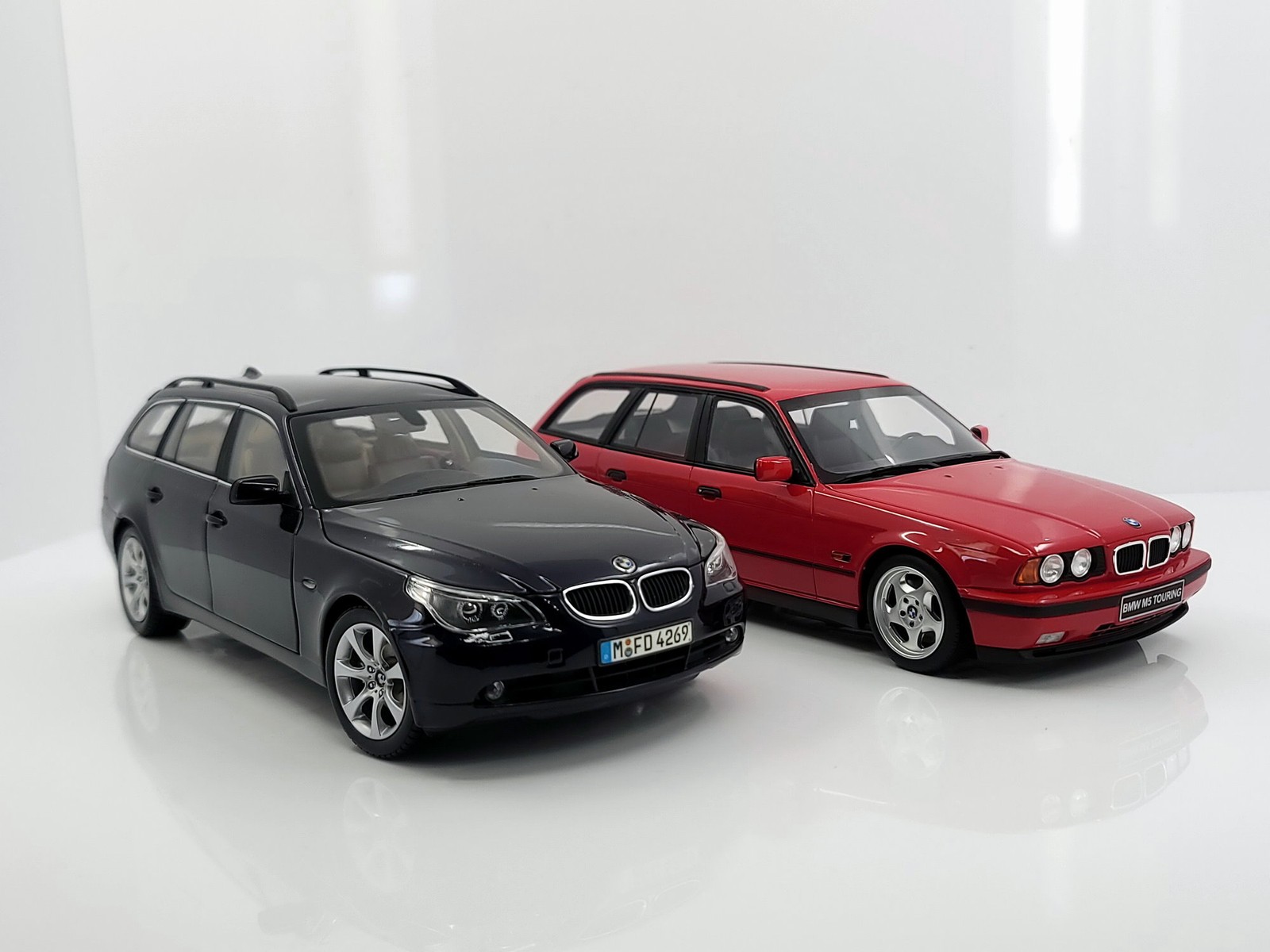 Dealer OEM 1:18 scale BMW 5er 5 Series 545i Touring(E61) Orient