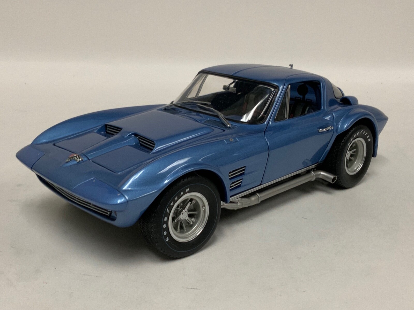 1/18 Exoto Chevrolet Corvette GRAND SPORT Coupe blue 1963 Nassau