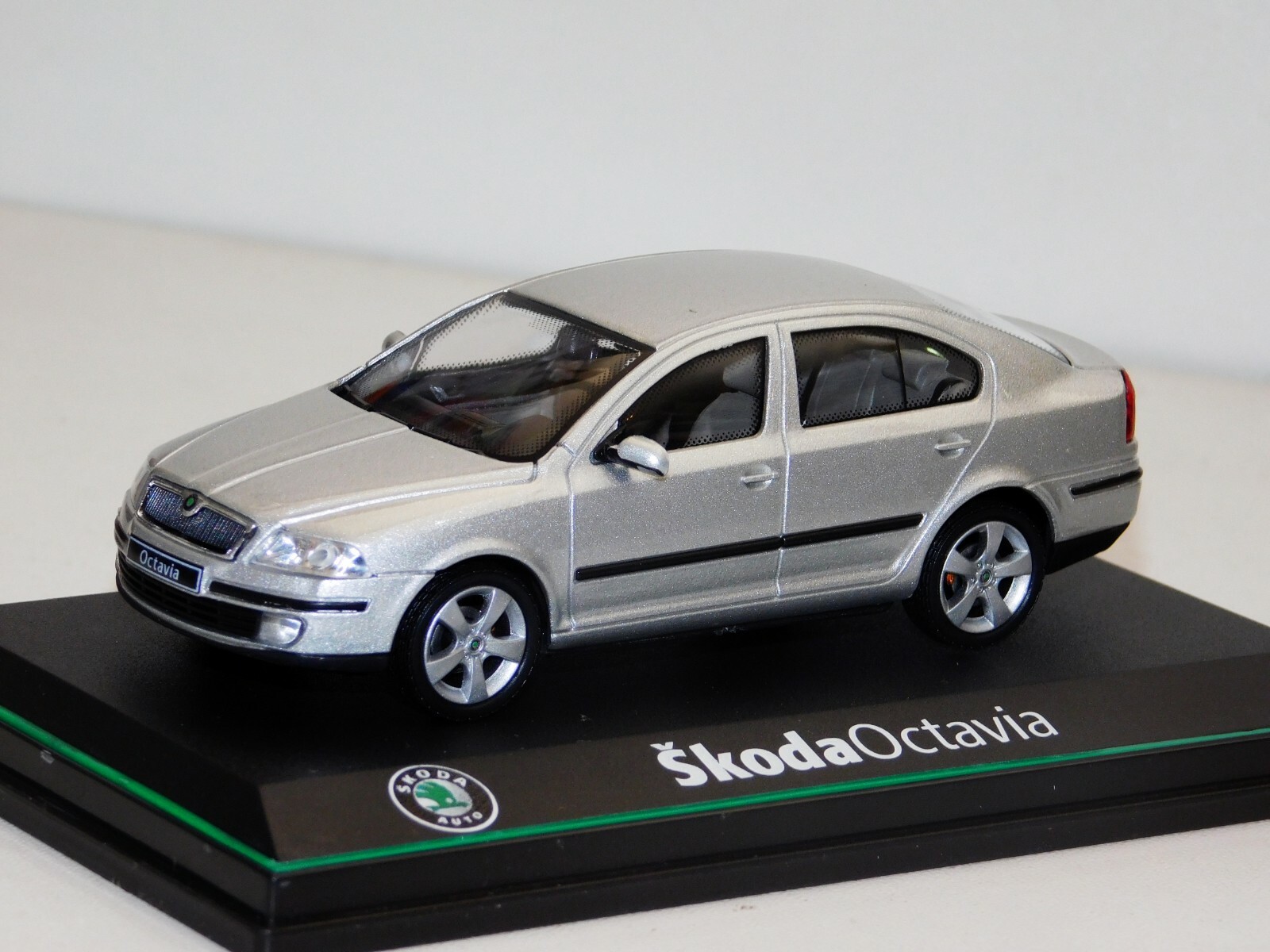 SKODA OCTAVIA SILVER ABREX 1/43 | eBay