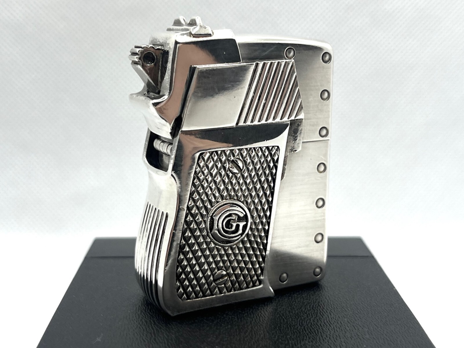 Rare! Auth ZIPPO Limited Edition 2004 Gun Grip Handgun Pistol