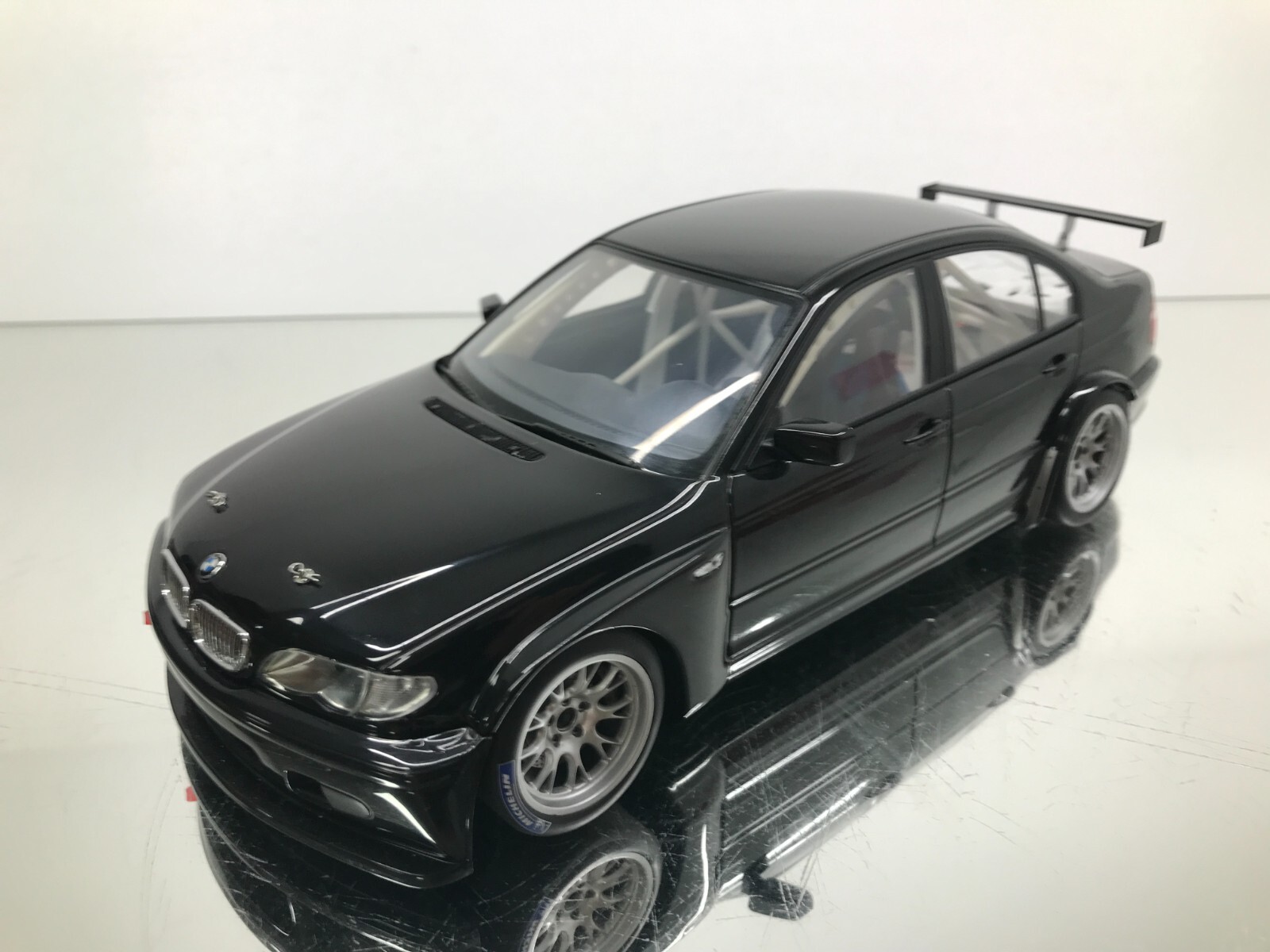 AUTOART 80549 BMW 320I E46 WTCC PLAIN BODY VERSION -BLACK 1:18