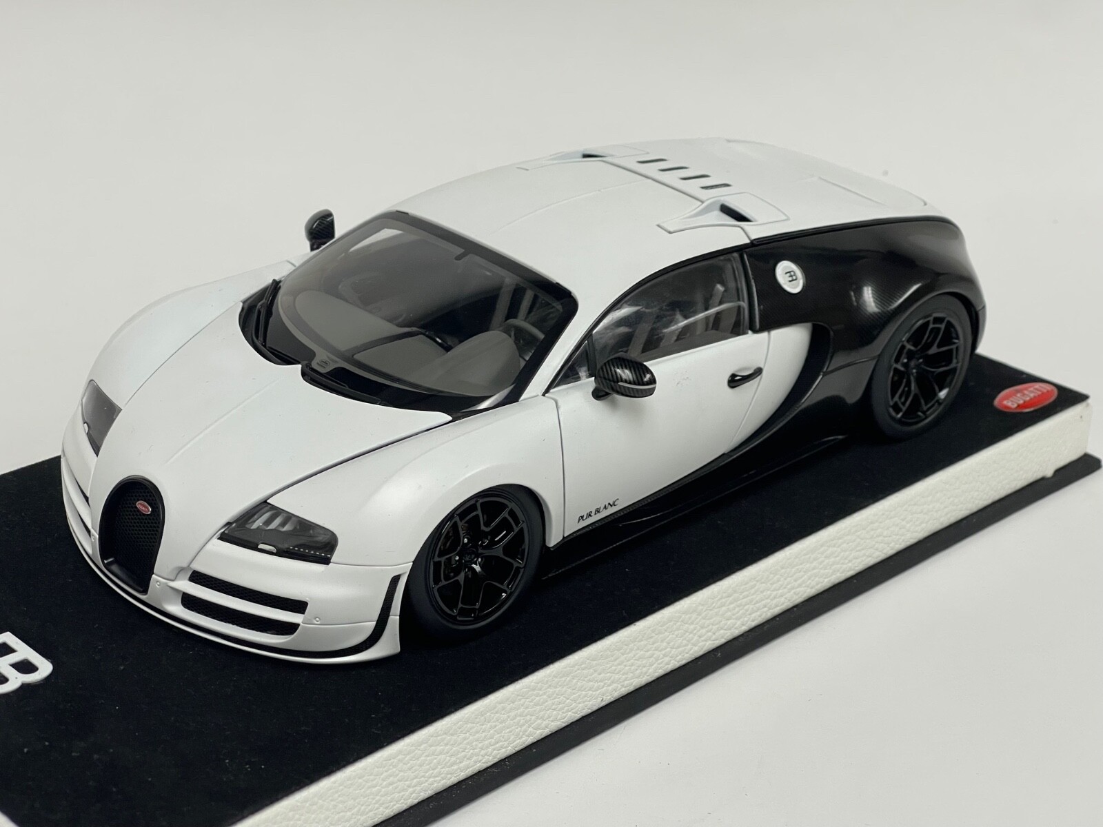 1/18 AutoArt Bugatti Veyron Super Sport Pur Blanc Edition 70933