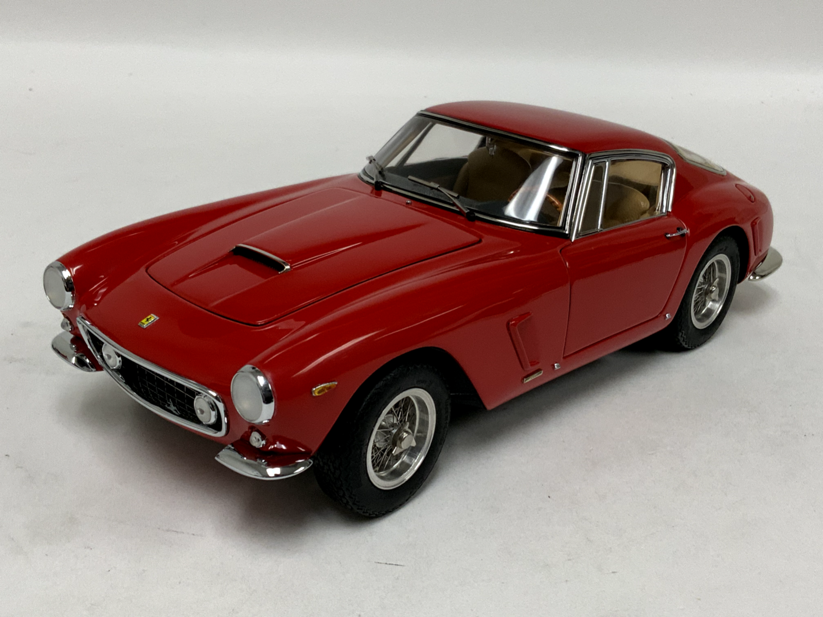 1/18 CMC Ferrari 250 GT Berlinetta Passo Corto ( SWB ) 1961 in Red