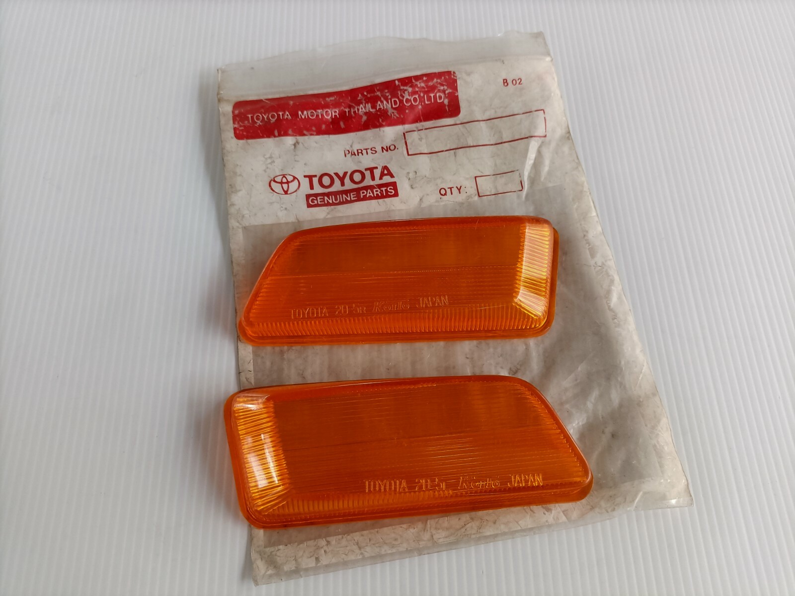 NOS/JAPAN Side Marker Light Lamp Lens L/R For TOYOTA CORONA RT80