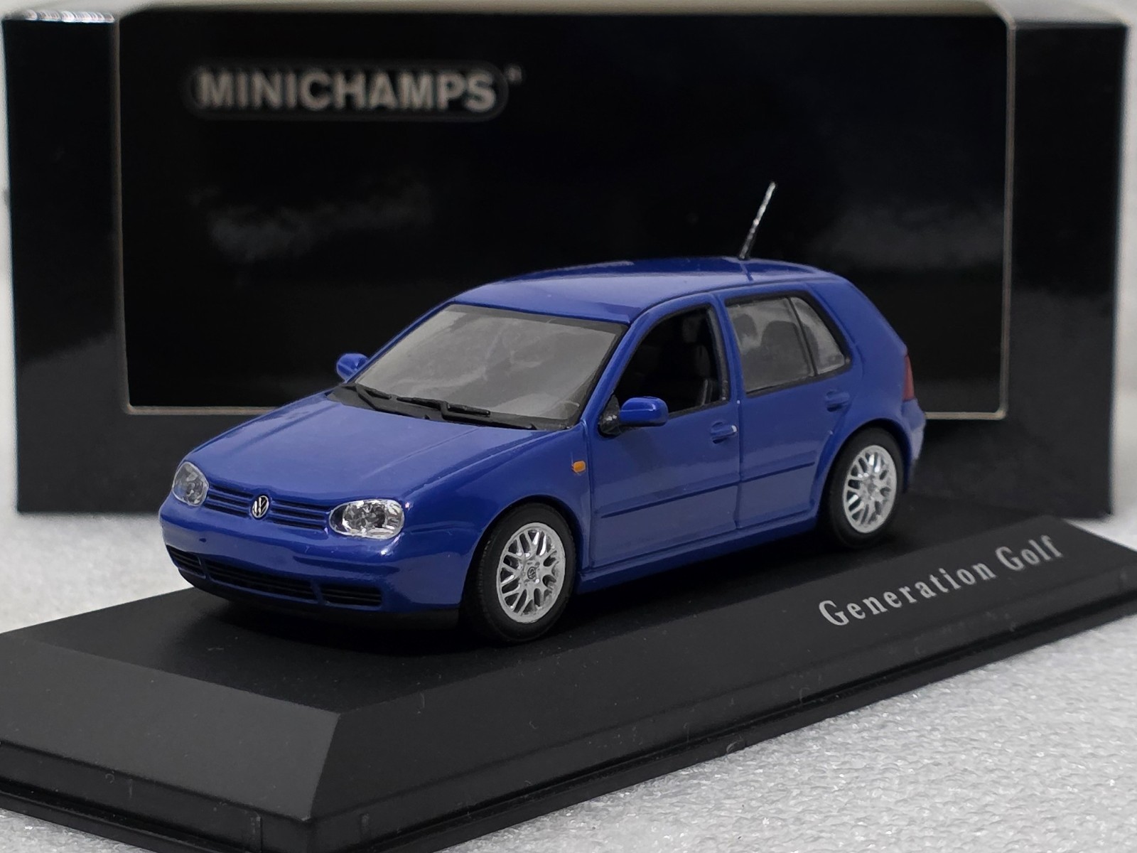 Volkswagen VW Golf 4 IV GTI Blue 1997 1:43 Minichamps EXTREMELY
