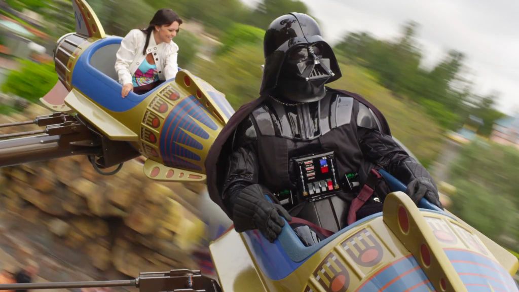 ダース・ベイダーがディズニーランドに来てしまうという公式ムービー