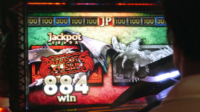 モンハン｣がメダルゲームに、低年齢向けの｢アイルー村｣メダルゲームも