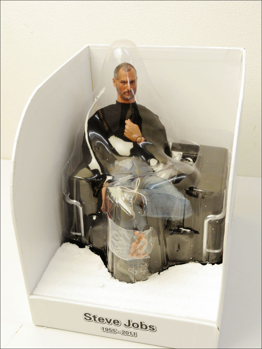 かなり精巧に作られたスティーブ・ジョブズの人形レジェンド・トイズ