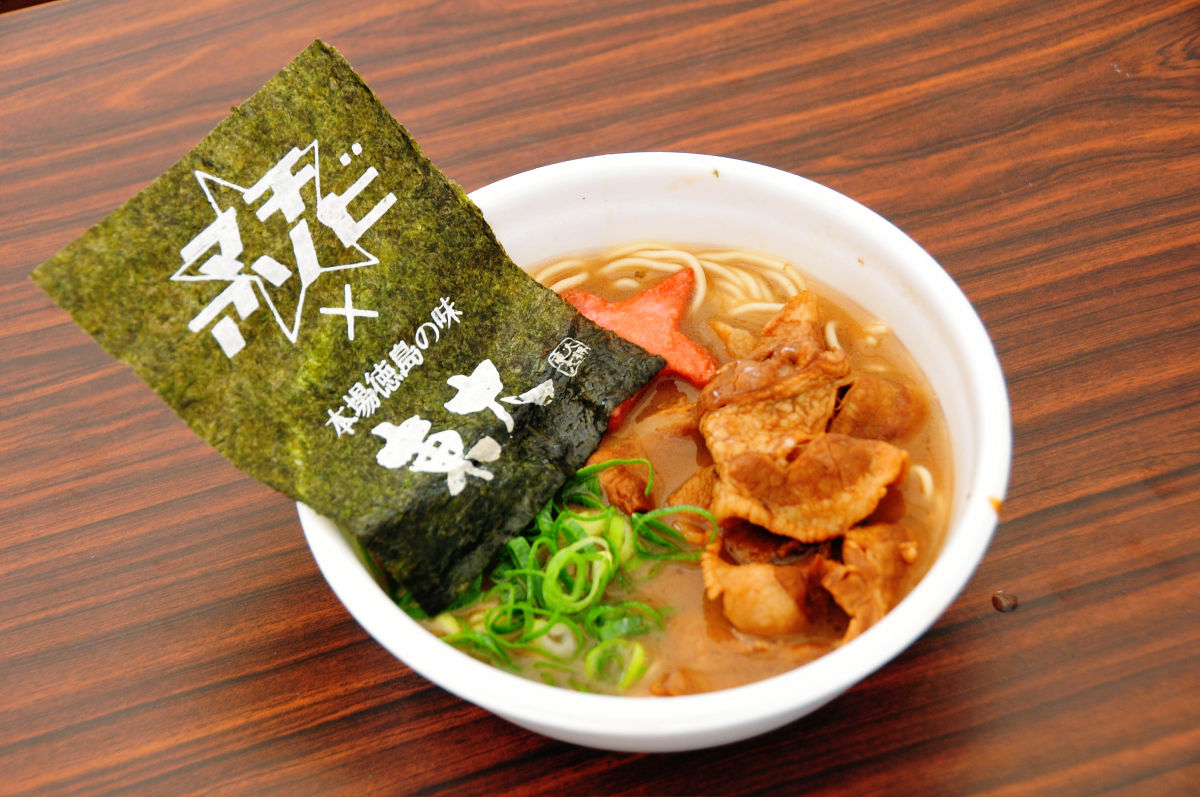 Fate/Zero」限定コラボポストカード付きの「ラーメン東大」コラボ