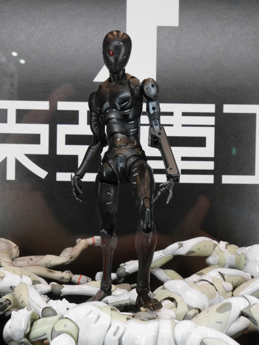 SFの重厚さを感じさせる「シドニアの騎士」にも出た「東亜重工」製「行