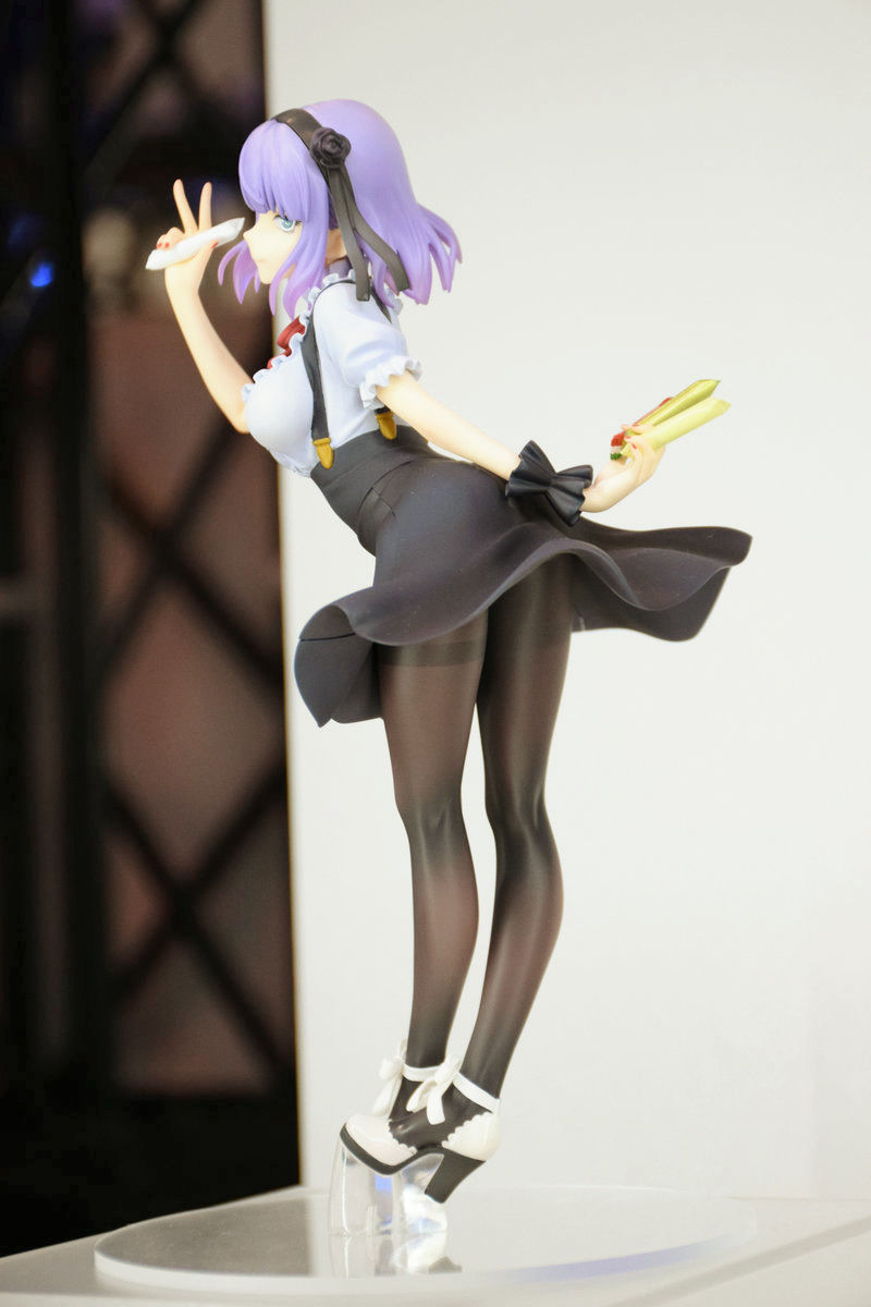 駄菓子やラムネを持って不敵な笑みを浮かべる「だがしかし」枝垂ほたる