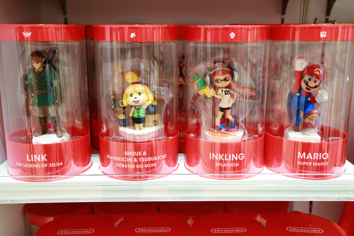 任天堂の公式グッズが所狭しと並ぶ「Nintendo OSAKA」の店内がどんな風