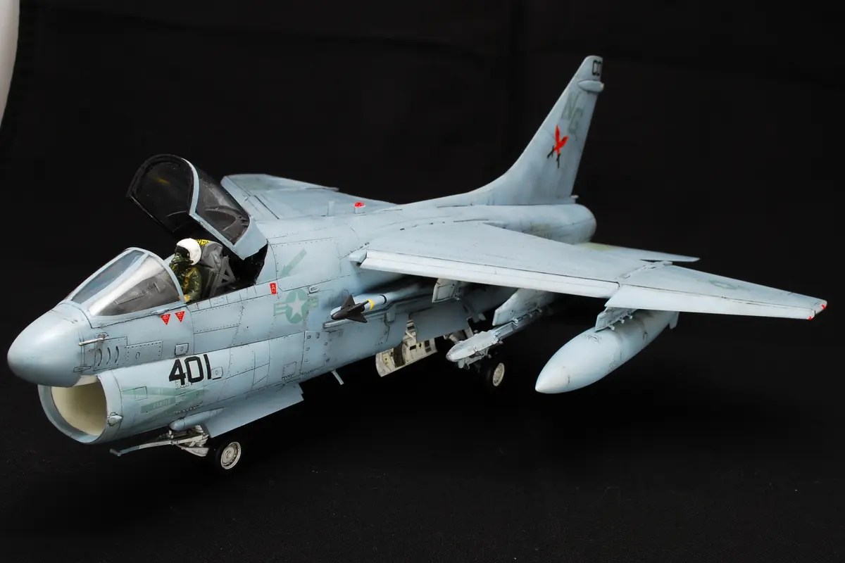 A-7E コルセアII アメリカ海軍艦上攻撃機ハセガワ 1/48 組立と塗装