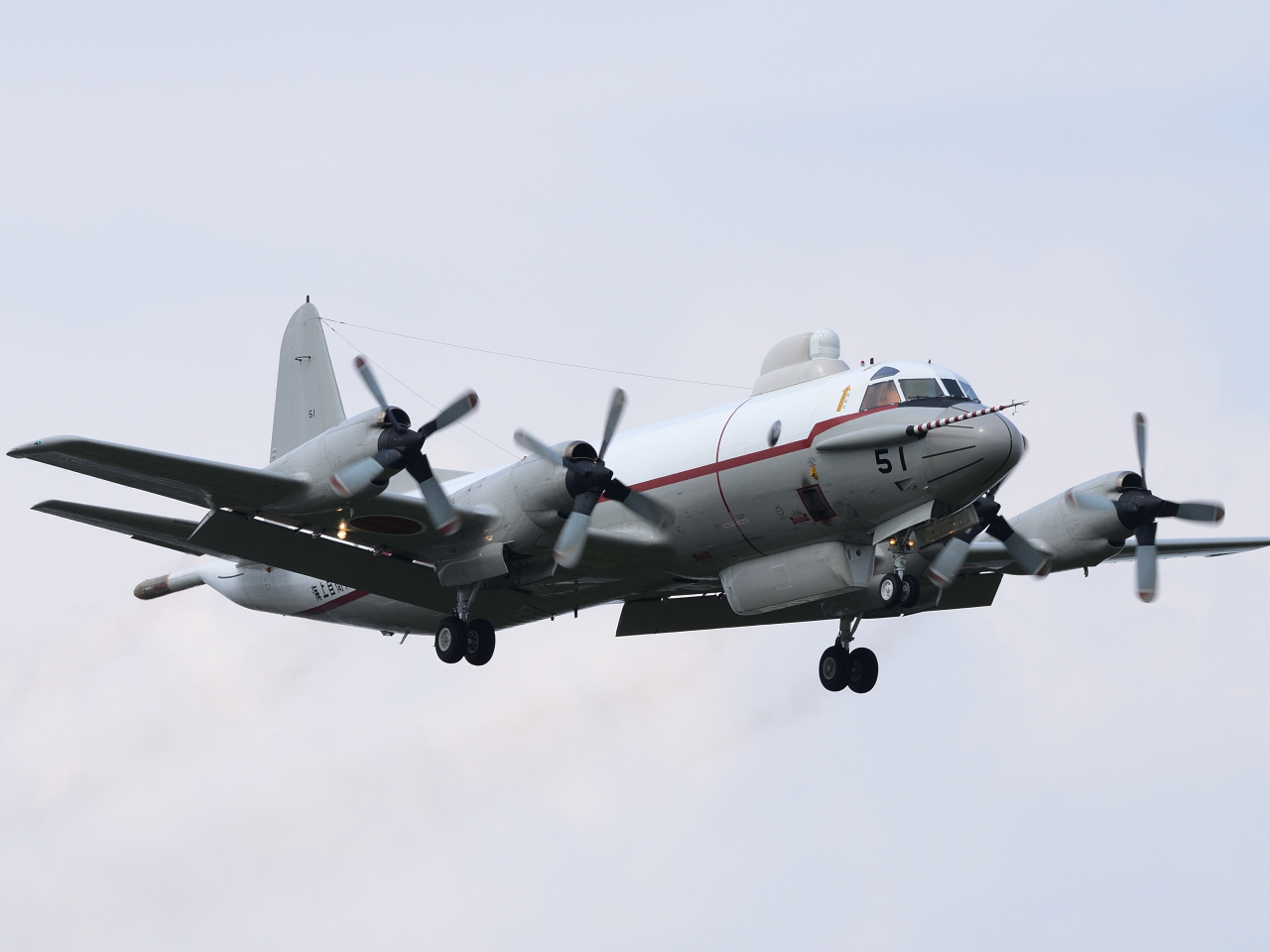 海上自衛隊で唯一、固定翼と回転翼を両方配備。厚木・第51航空隊