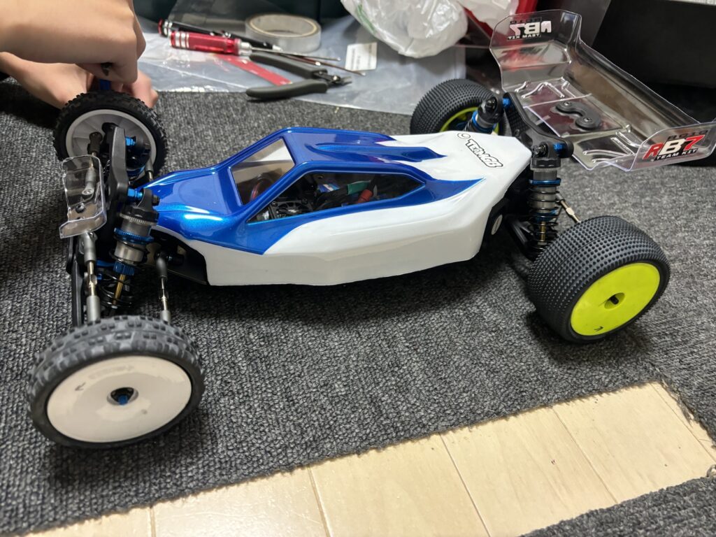 夢とロマンと】アソシB7シェイクダウン【キッズレーサー】｜MetabonZ