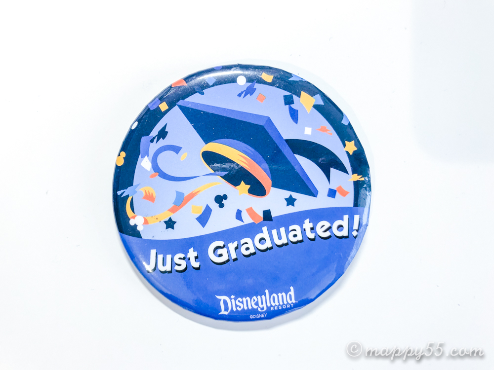 カリフォルニアディズニーのパーク内でもらえる無料缶バッジ