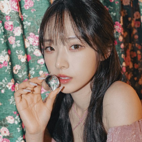 artms loona haseul ハスル　チェキ　ポラ ARTMS LOONA Icarus ハスル 하슬 Haseul トレカ① - メルカリ