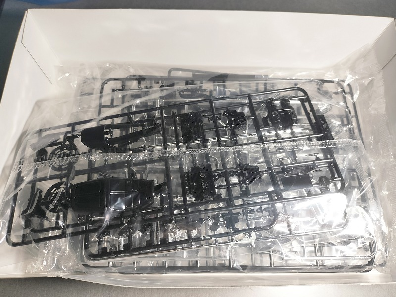 アオシマ カワサキ ゼファーχ 製作ブログ 開封 | 自己満カーモデル製作室