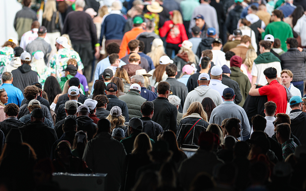 Crowd issue, weather overshadow Phoenix Open on-course storylines